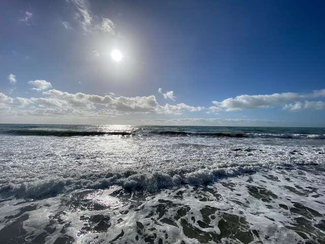 view of waves on the shoreline